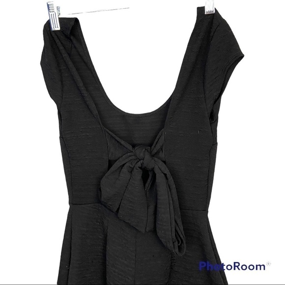 Urban Outfitters Black Shorts Romper BOW Tie Open Back Scoop Neck Cap Sleeve - Picture 5 of 5